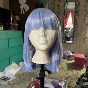 Light blue short wig with bangs